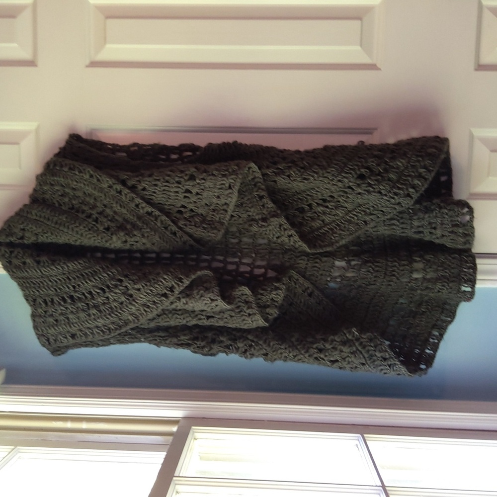 💥NWOT💥Dark Gray Crochet Sleeveless Open Draped Cardigan
